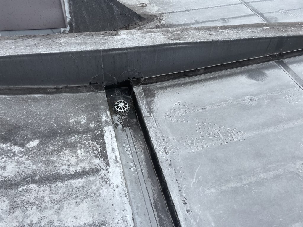 スノーダクト周辺の10年後の防水状態