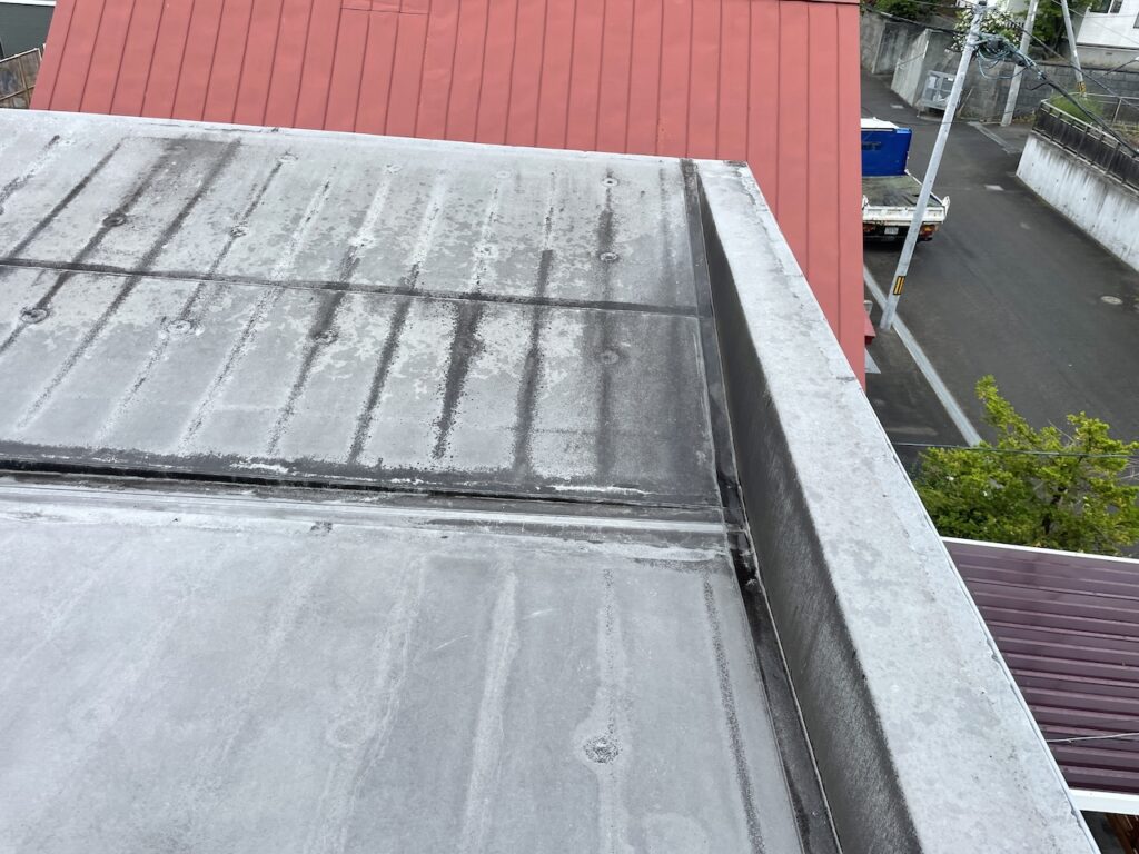 10年後の防水立上がり・笠木部分の状態