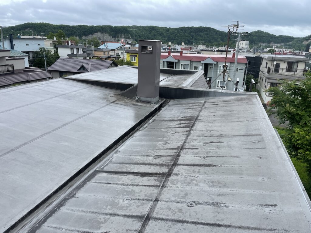 10年以上経過の防水シート状態 剥がれや亀裂なし