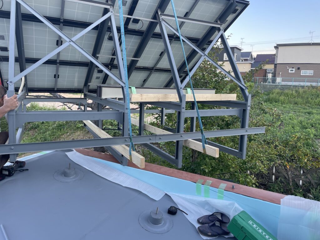 屋根修理ソーラーパネル