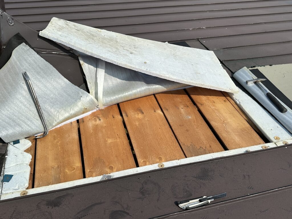 屋根カバー工法の事前準備