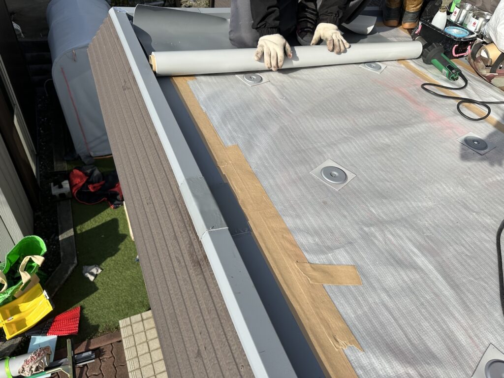 セキスイハイムの玄関屋根防水工事
