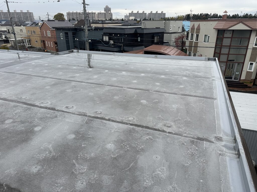 札幌市北区セキスイハイム屋根シート防水工事前の状態