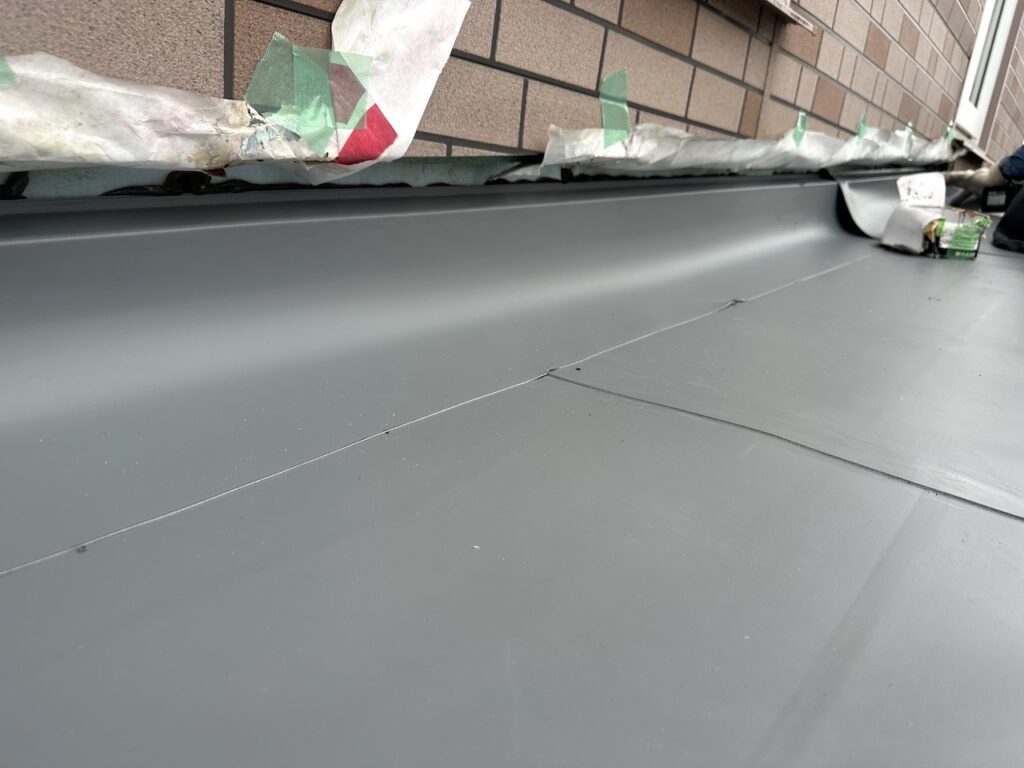 外壁取り合い箇所の屋根リフォームシート防水立上がり