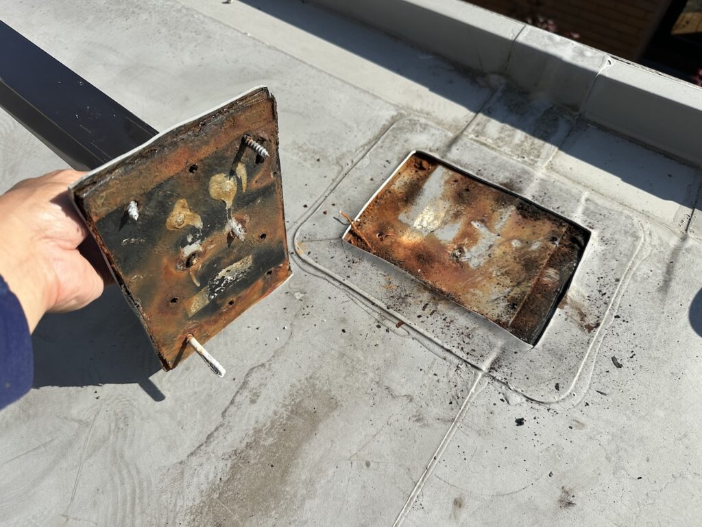 セキスイハイム手摺りからの雨漏り跡（札幌市）