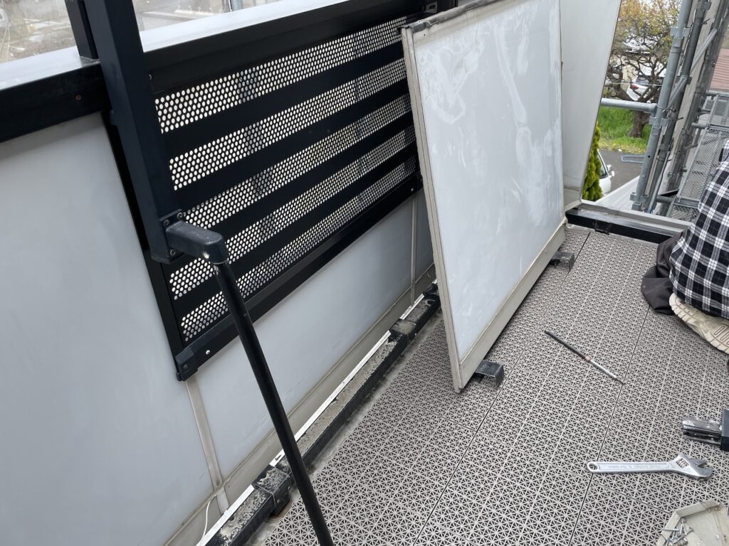 セキスイハイム手摺りの構造は特殊で専門知識は必要