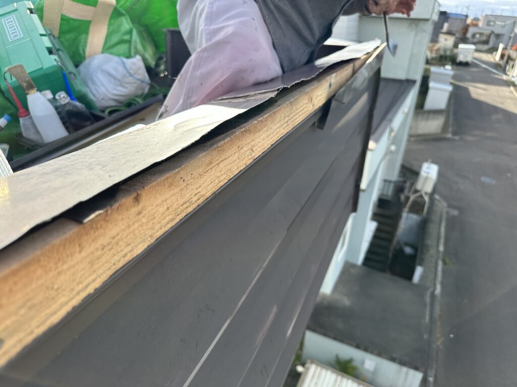 屋根外周の板金の交換