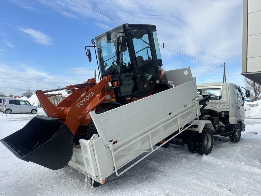屋根の除排雪専用のダンプ（札幌市）マツモトルーフ