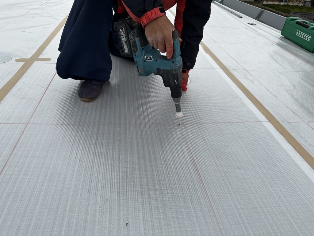 セキスイハイム屋根防水下地工事中