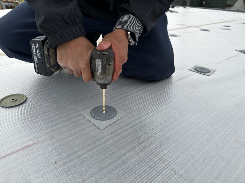 セキスイハイム屋根防水(ディスク盤の取り付け)