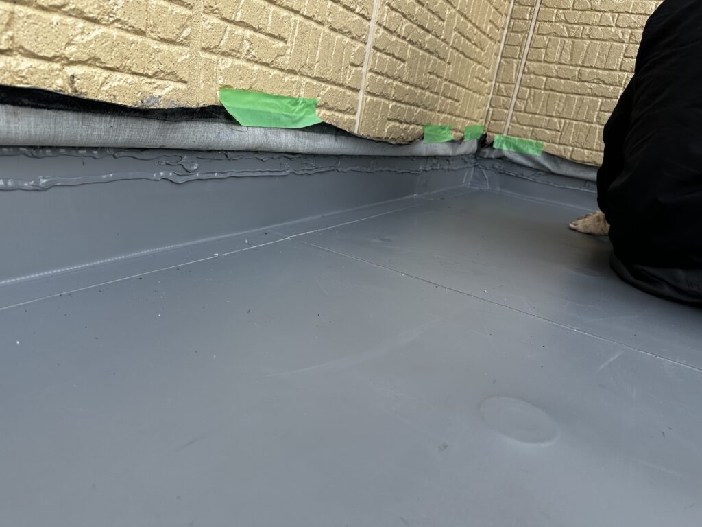 セキスイハイム(玄関屋根)防水取り合い