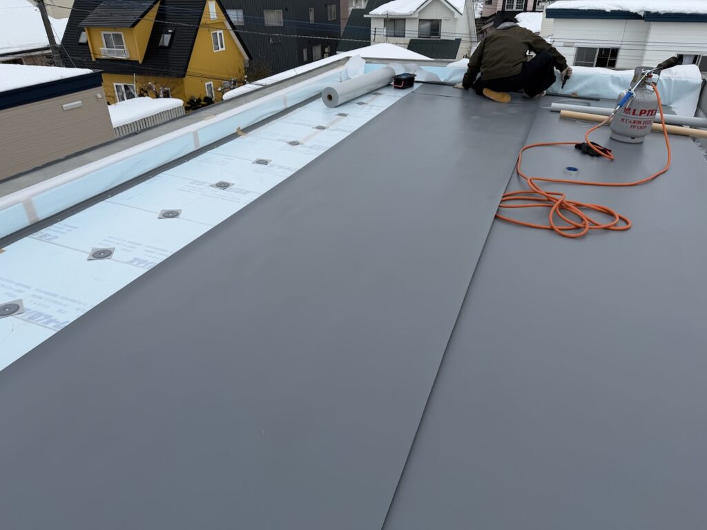 サンタックIB防水シートの敷設（札幌市近郊K様邸）