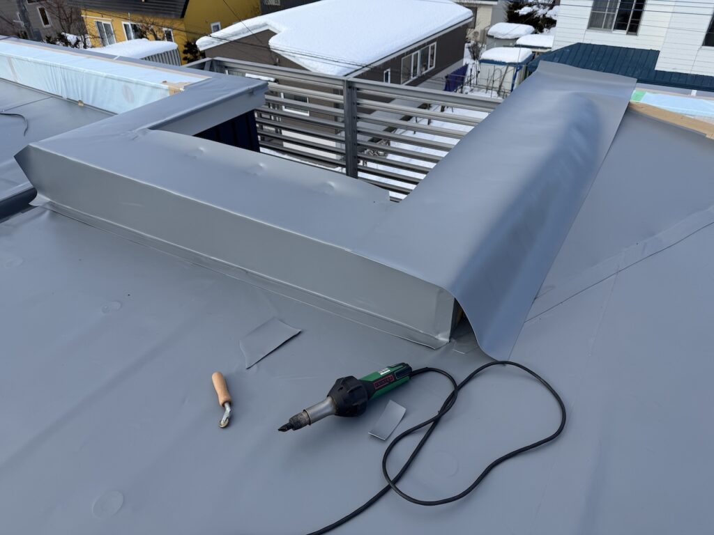屋根防水工法外周立ち上がり施工