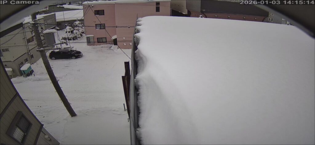 マツモトルーフ所有の倶知安屋根試験棟の雪庇対策の試験状況2025年