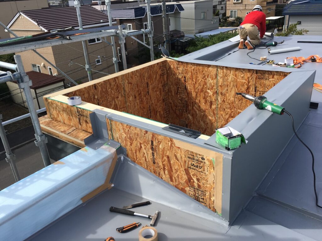札幌市東区屋根リフォーム（天体観測用の小屋を屋根に設置する工事）