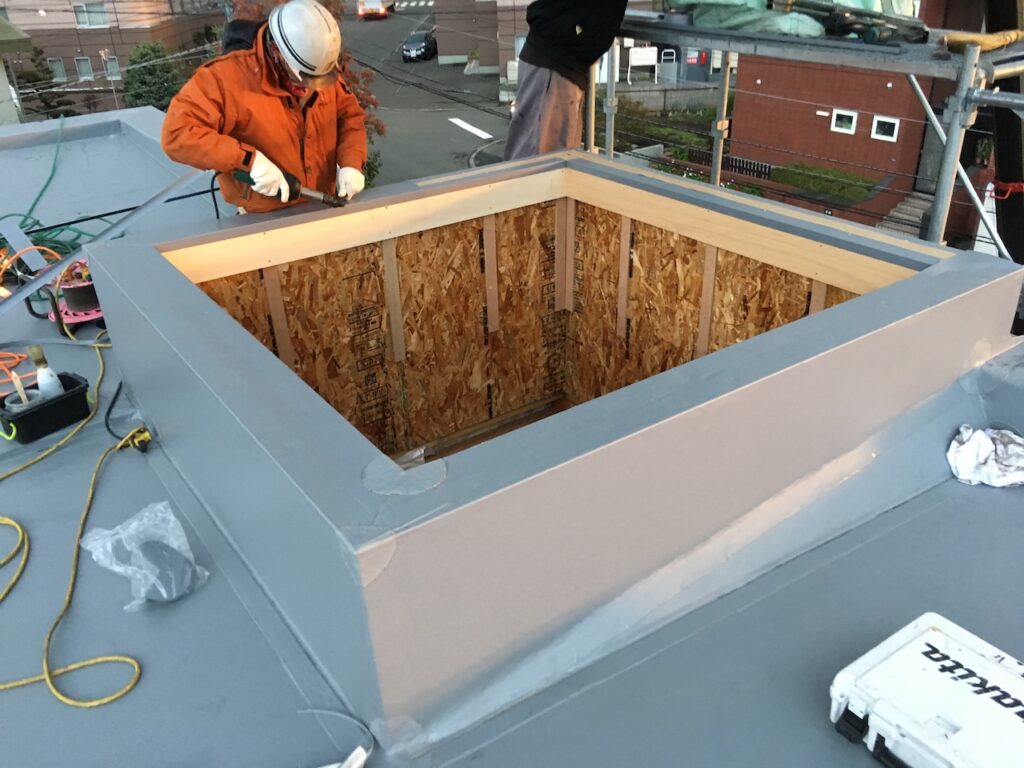 スライドルーフ設置場所の防水工事の完成