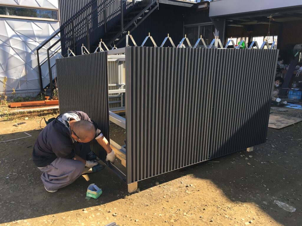 スライドルーフの外壁板金貼り