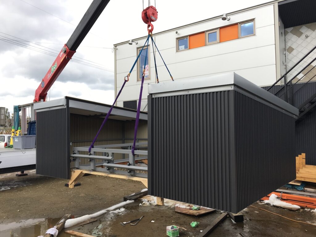 スライドルーフの完成後にトラックへの積み込み