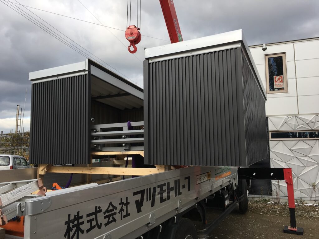 スライドルーフのトラック搬入の準備