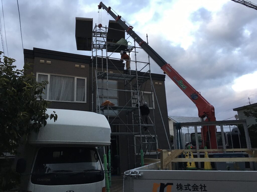 スライドルーフを屋根に荷上げ