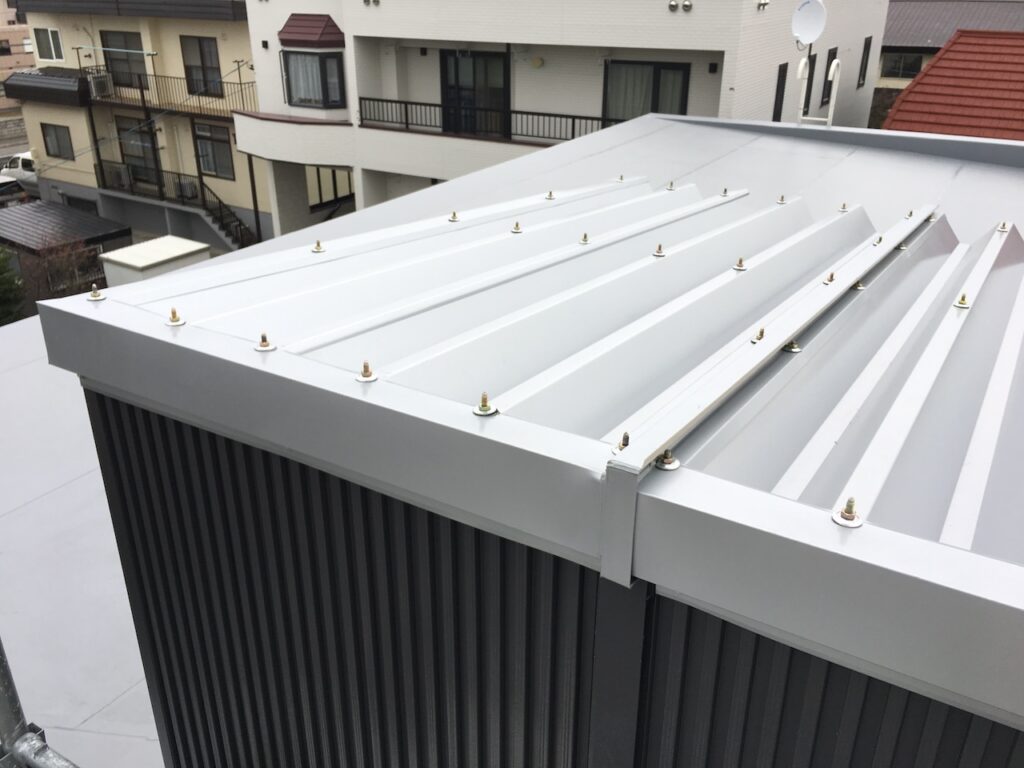 スライドルーフの開閉部分の屋根