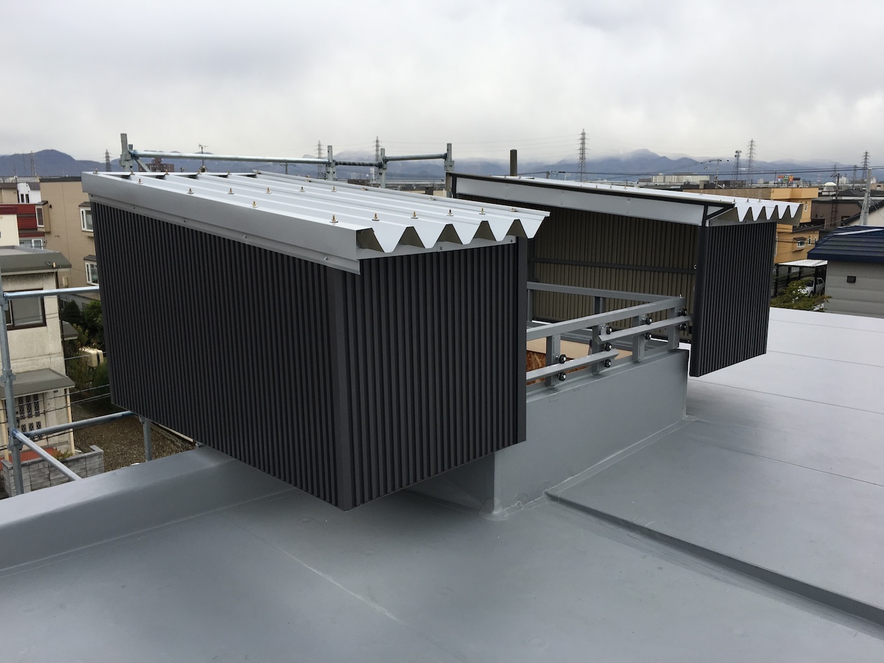 札幌市マツモトルーフオリジナルのスライドルーフの設置後の屋根