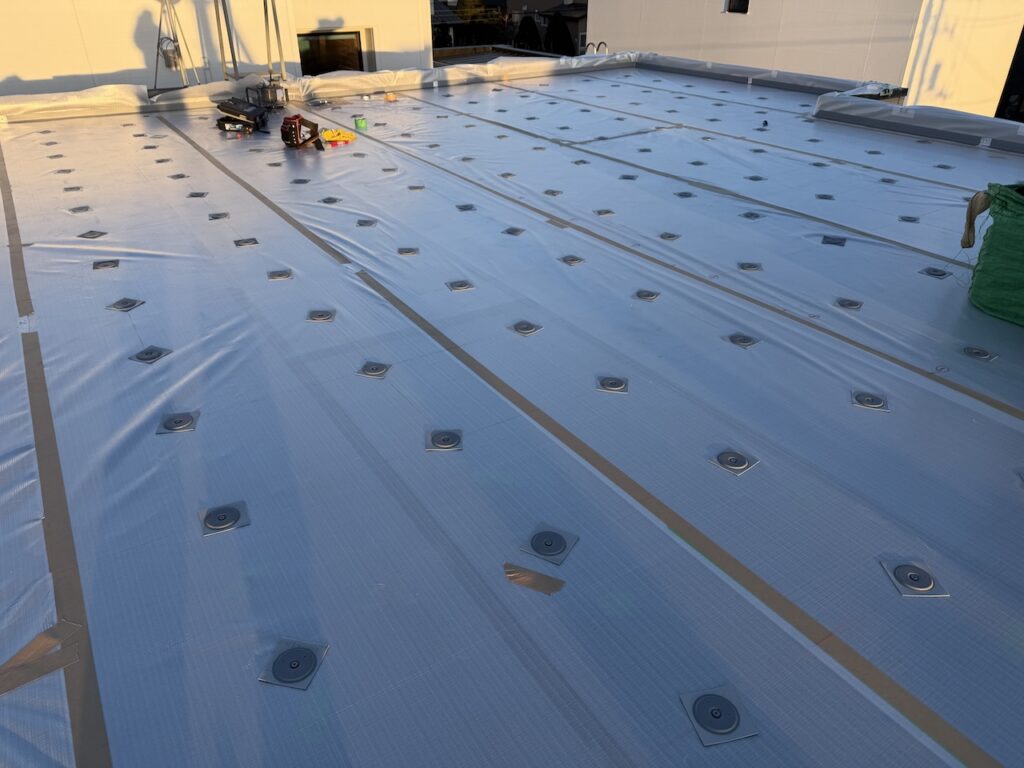 積水ハウス屋根シート防水下地の完成