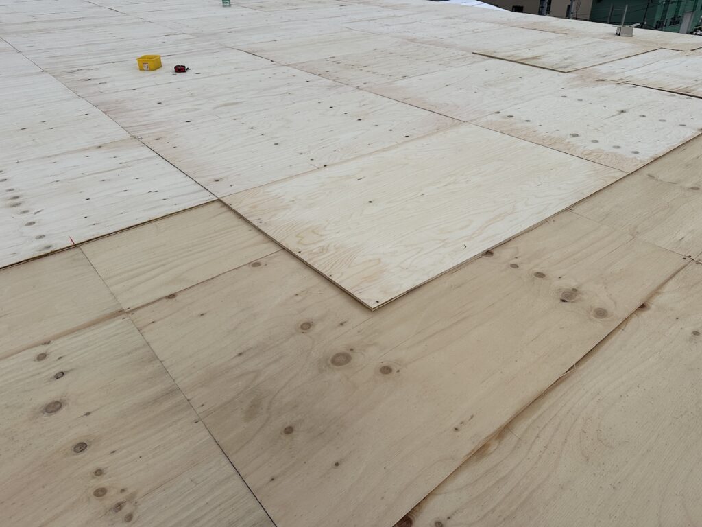 屋根に構造用合板の2層貼り