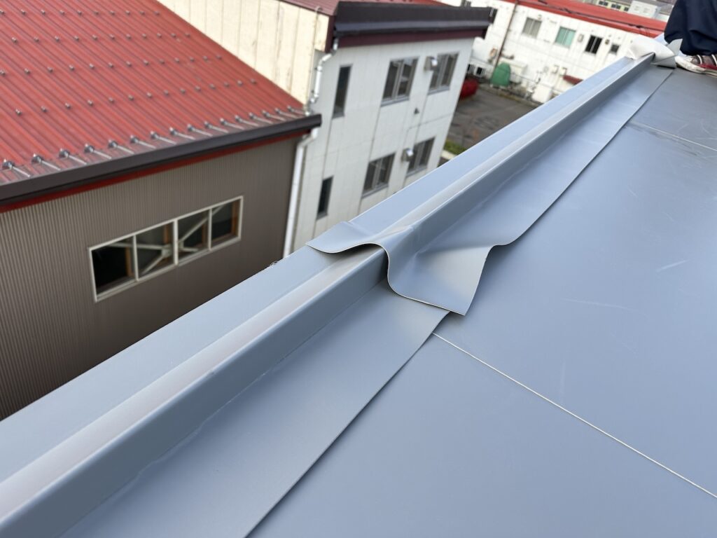 マツモトルーフオリジナル外周水止め部材の設置