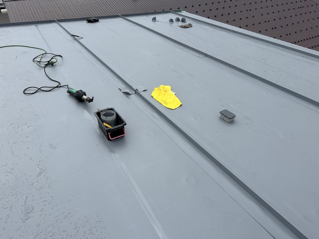 オリジナル防水雪止め部材の取り付け