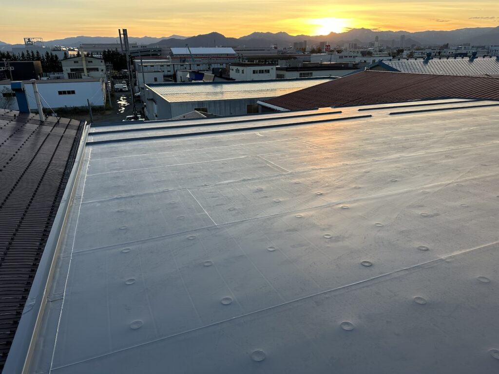 札幌市東区T工場折板屋根リフォーム工事施工後