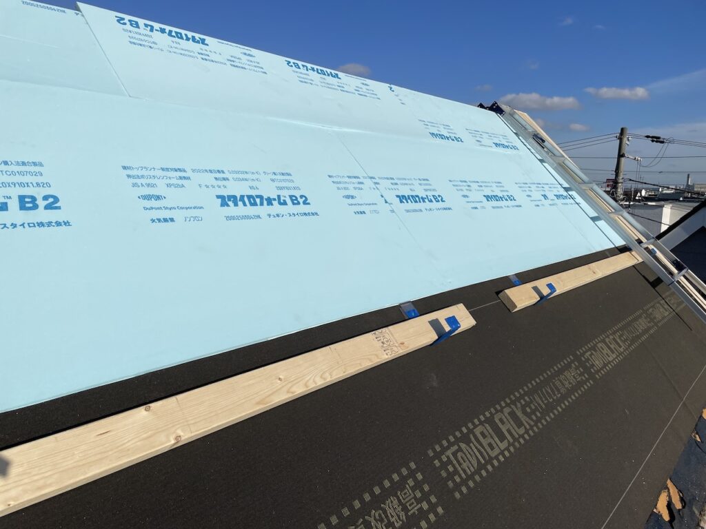 三角屋根の外断熱工事