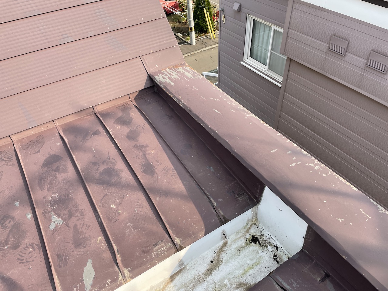 屋根 取り合い 納まり不良 板金 雨漏りリスク 施工前