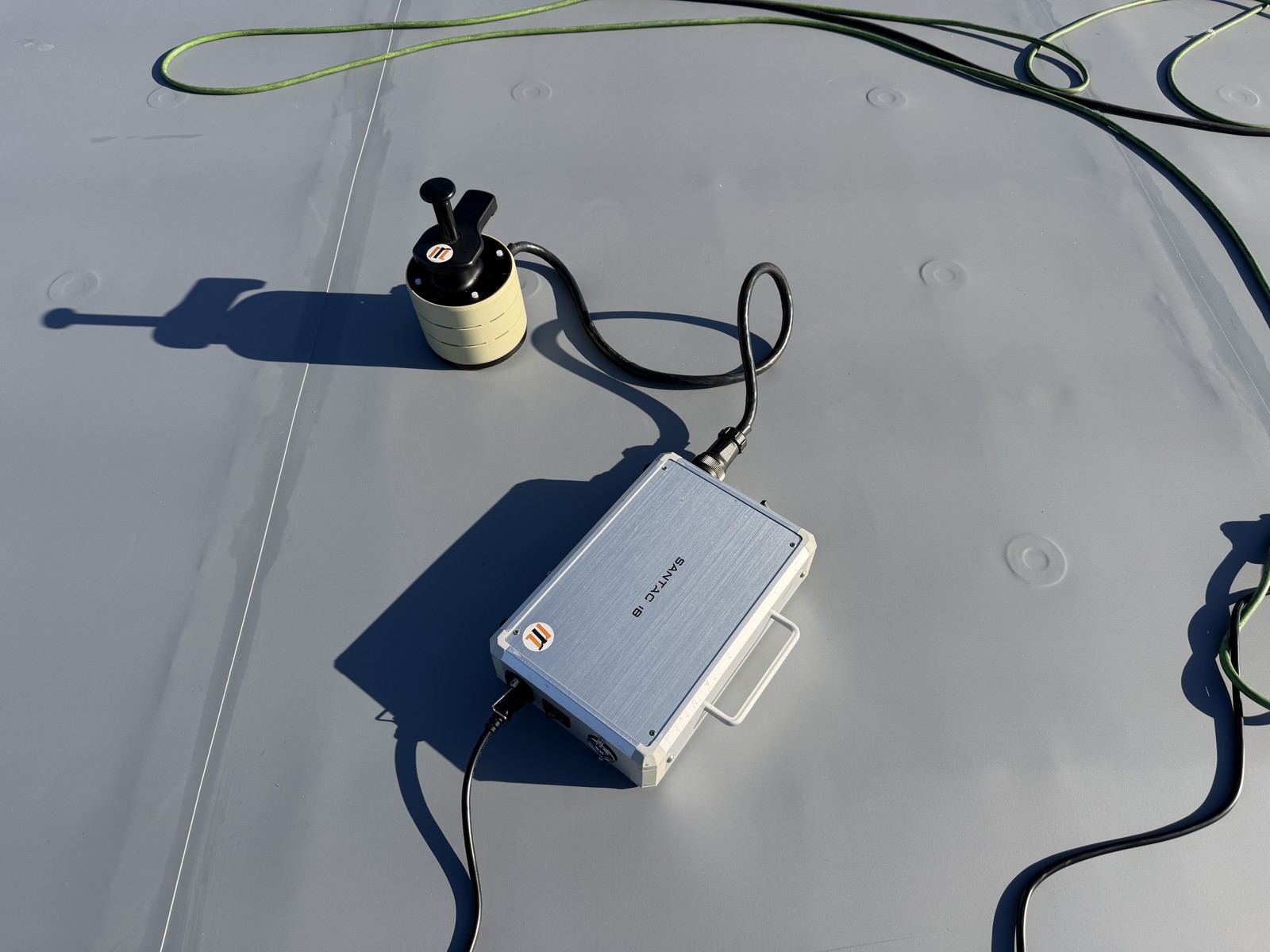 IH式電磁誘導加熱機による防水シートの固定
