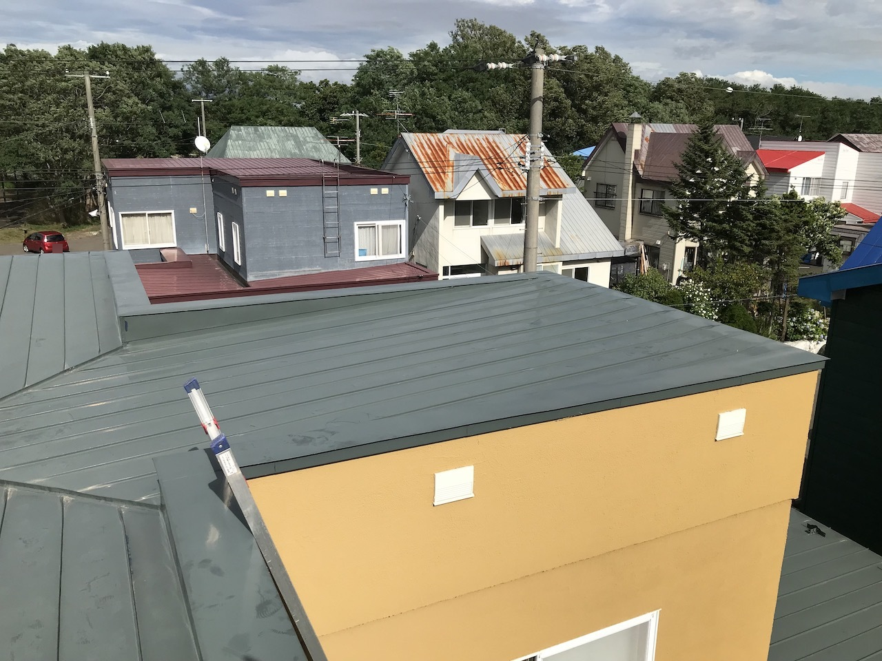 施工前の外周側から見た板金屋根